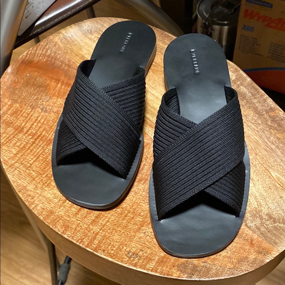 Everlane Black Sandals Minimalist Criss-Cross Design